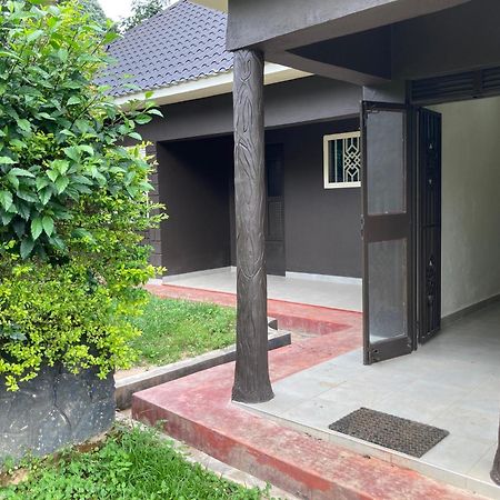 Bwindi Guest House Kanungu Bagian luar foto