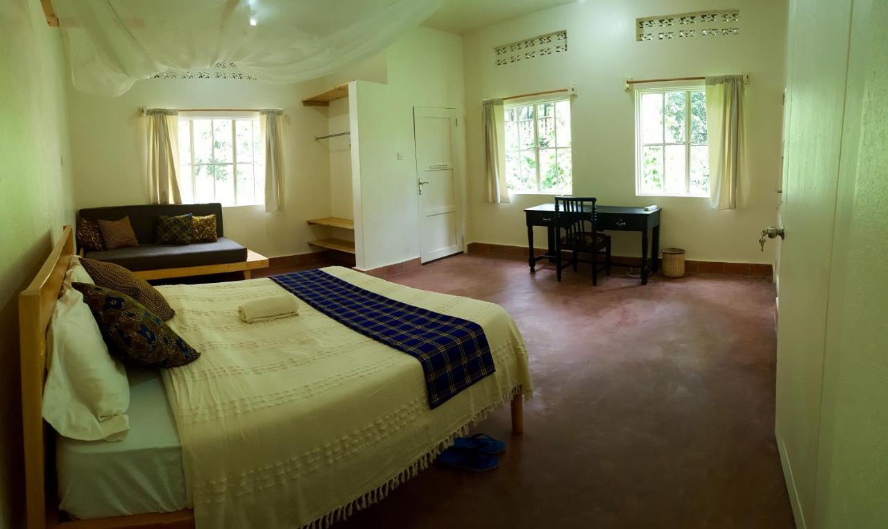 Bwindi Guest House Kanungu Bagian luar foto