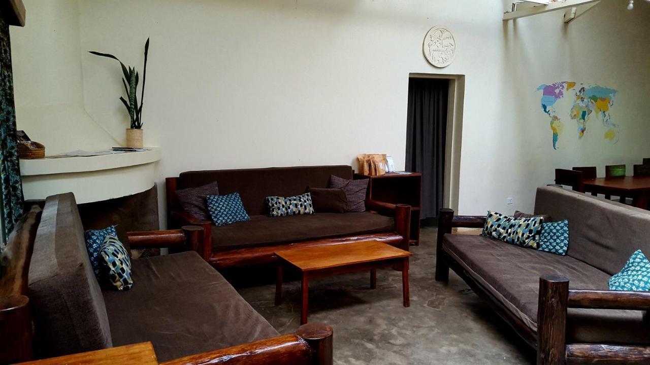 Bwindi Guest House Kanungu Bagian luar foto